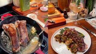 Di hari Jumat yang cerah ini, bagaimana kalau kita pesan piring kombinasi steak sapi dan kerang bayi