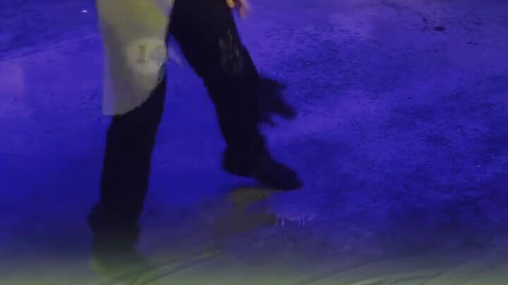 This is a completely improvisation without any routines. I like their persistence in the street danc