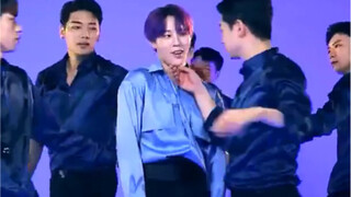 تم إصدار فيديو رقصة التتابع "BLUE" لـ Ha Sungwoon، لكن راقصيه أثاروا استياءه