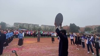 “Setiap pertemuan olahraga, ada kelas yang dekat dengan Tuhan.” Saya merasa terhormat kelas kita tah