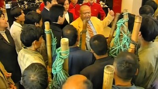 老板过生日，请上百农民工吃自助餐