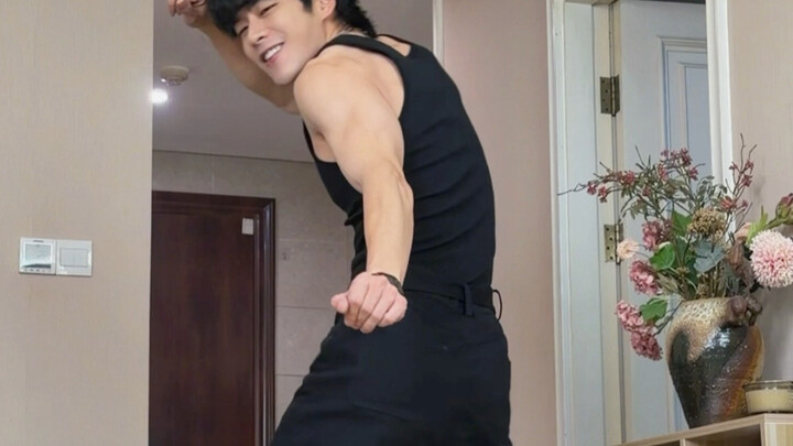 VIVIZ - Maniac | Teacher Wu Jing Says His Son Has to Learn Dance From Me!