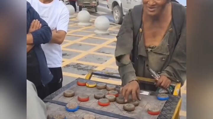 Đời người như ván cờ, đã đi nước cờ thì không hối hận! Sao bạn lại chắc chắn rằng anh ấy đã không ch
