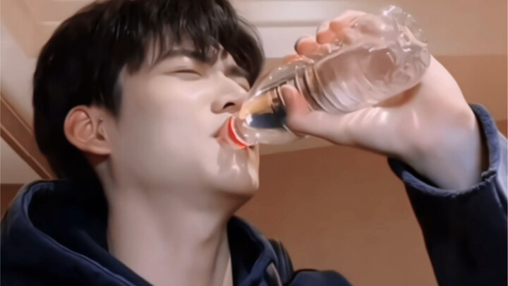โจวเค่ออวี่｜ฉันจะพิสูจน์ยังไงดีว่าเขาไม่ได้ดื่ม ไม่ได้เมา แล้วก็ไม่ได้ดื่มเหล้าปลอมนะ?