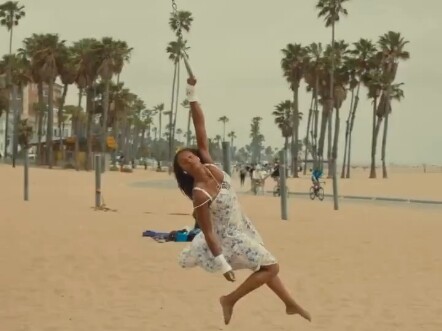 ท่าทางของเธอลื่นไหลนุ่มนวลจริงๆ