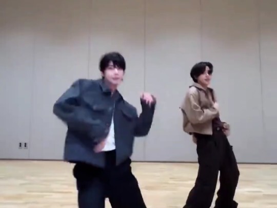 Giang Thái Hiển và Jake cùng nhau thử thách No doubt! 241115 TikTok