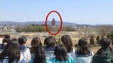 Zombie raksasa setinggi 45 meter menyerbu sekolah, kepala sekolah tidak kabur setelah melihatnya, da