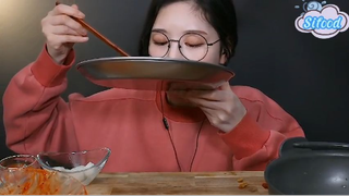Gaà rán nước tương tỏi ớt, mì mực ốc, canh nghêu cuối #amthuc