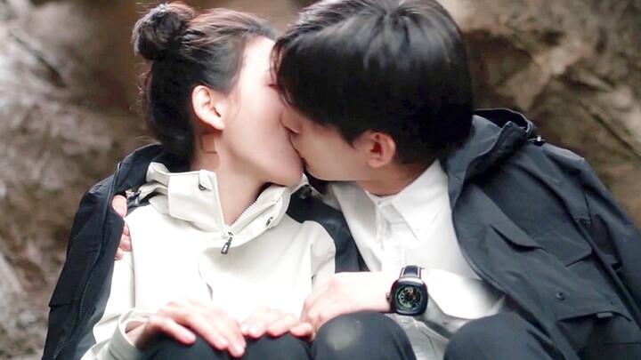 Chinese Romance Drama Has a Male Lead Whose Leg Is Broken in a Beating! A Female Doctor Steps In to 