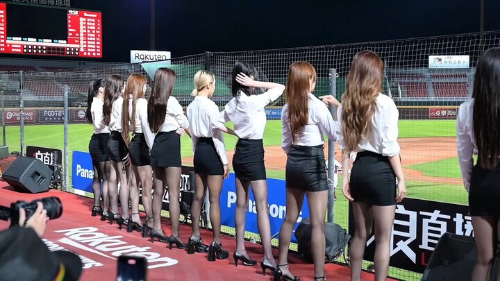 Tràn đầy năng lượng cổ vũ bạn, màn biểu diễn của các cô gái cheerleading!