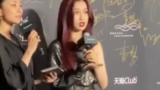 难怪有人说现在虞书欣的礼服都是不露腿，169的身高也是白瞎了