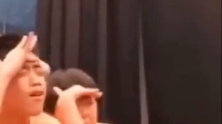 Setelah menonton ini, saya tidak bisa lagi makan malam tahun baru