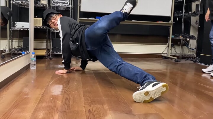 【نقل】بداية الرقص الشارع