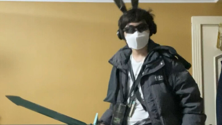 After watching Zhou Wei’s outfit tutorial, my long-dead coat suddenly started attacking me!