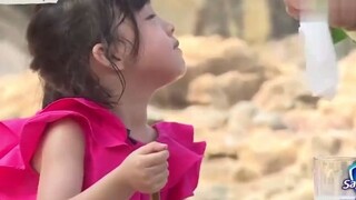 Tiểu Bào Phù ghi hình chương trình bị cháy nắng, Lưu Canh Hoành hoảng hốt: Thôi xong, mẹ cậu sẽ mắng