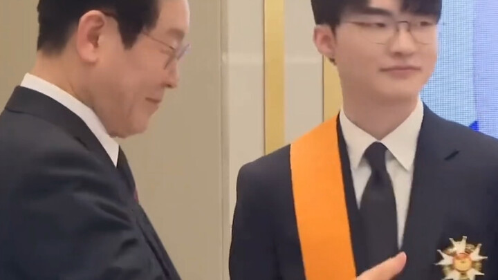 “Một người trẻ tuổi đã đến Nhà Xanh”