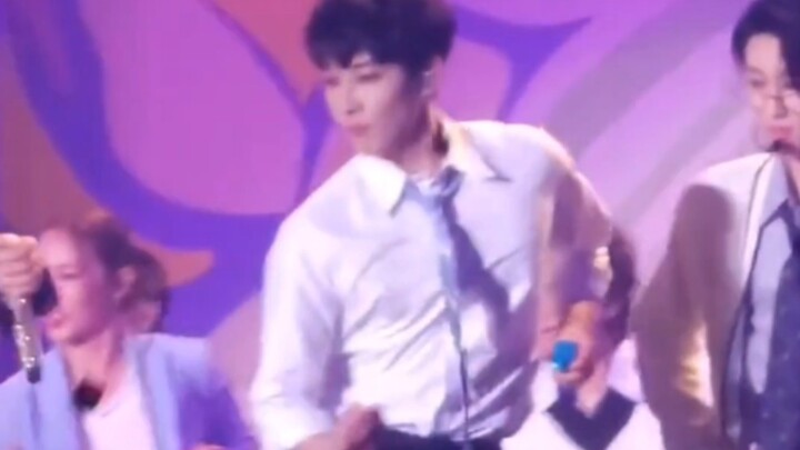 Chachacha phiên bản Wonwoo! Hahaha, toàn là Wonwoo hết rồi, thôi đừng hài quá thế chứ!