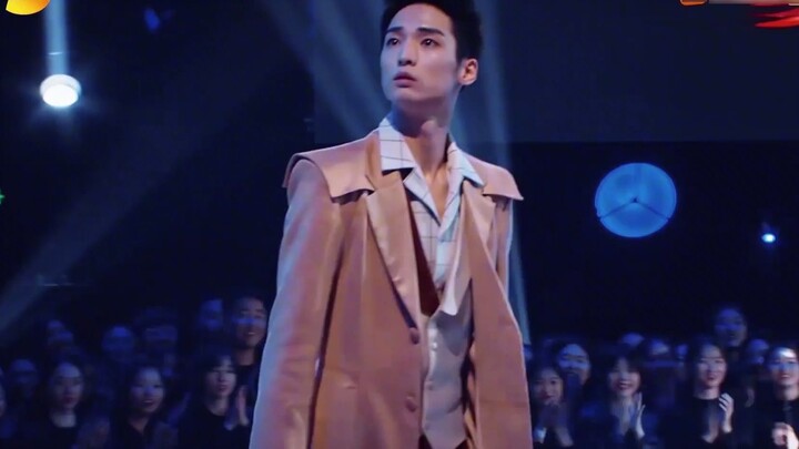 Li Xiang and Zhou Shen's dancing moonlight Every time Li Xiang dances, I think he will turn into a f