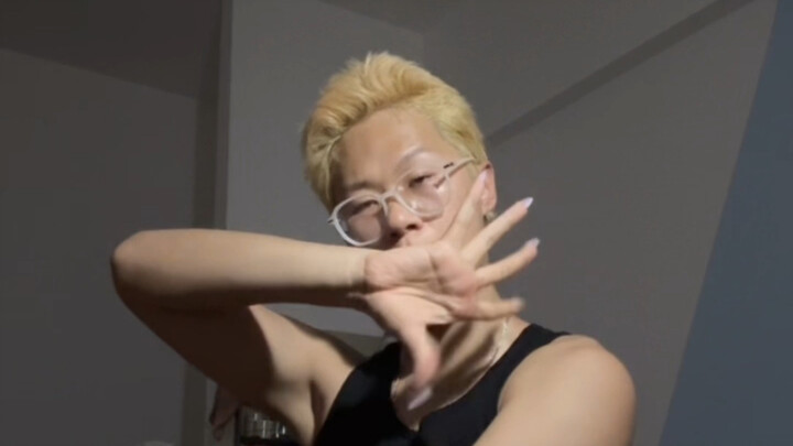 KATSEYE-HÃY GIƠ NGÓN TAY CÁI LÊN