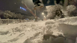 Tragic skateboarding in snow