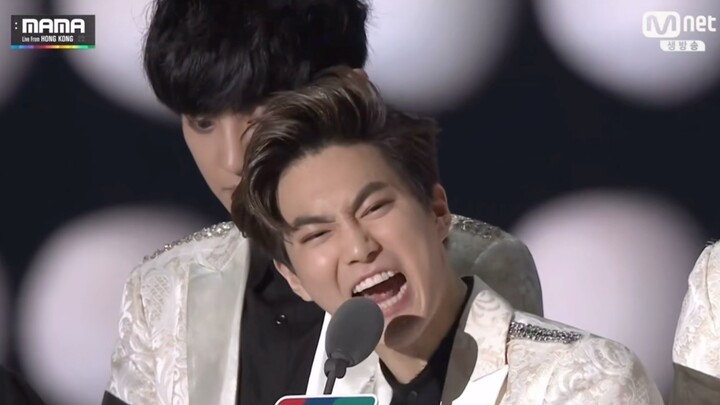 Muốn làm trưởng nhóm EXO thì bạn phải…