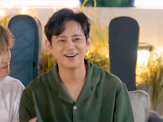 Teacher He’s choices when it comes to wearing contact lenses are unbelievably relatable!