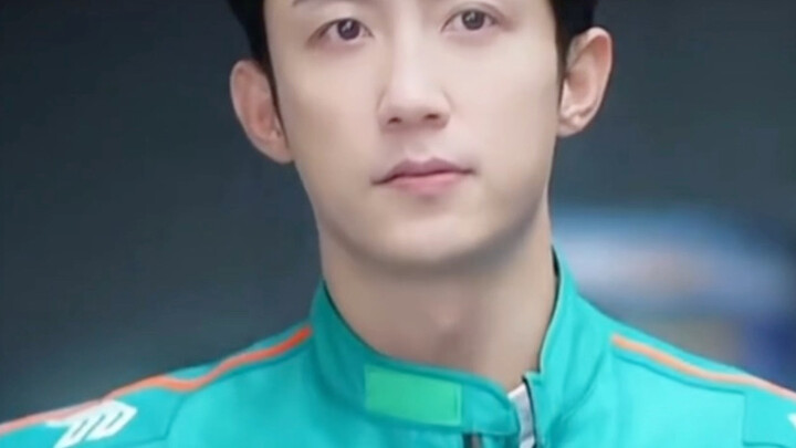 Lâm Chân Đông: Ban tổ chức hình như không bán, nếu không thì tôi cũng đã mua rồi.