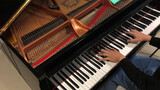 Memainkan "Tan Jiro's Song" dengan Grand Piano