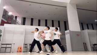 Cảm giác của một chàng trai khi nhảy một điệu nhảy của nhóm nhạc nữ một cách thuần thục 100% sẽ như 