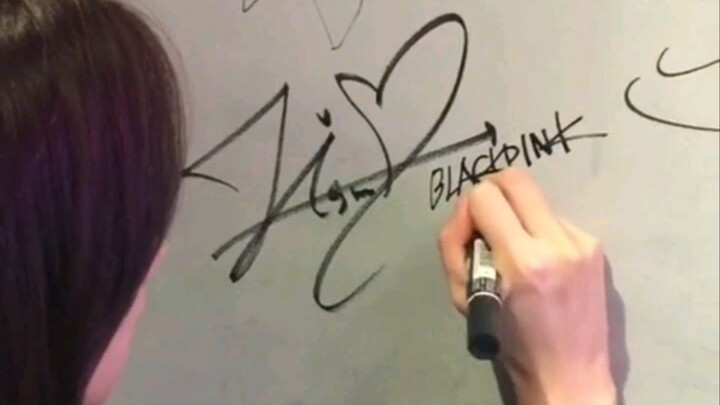ลายเซ็นของสมาชิก BLACKPINK ทั้งสี่คนน่ารักมาก