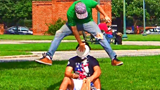 กระโดดเล่นตลกคน!