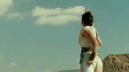 [Star Wars] Comparison between Rey and Darth Vader using the Force to pull the spaceship