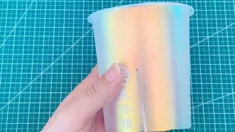 Máy bay phản lực xoắn ốc làm từ cốc trà sữa thực sự có thể bay xa đến vậy sao, cả tôi và con đều rất