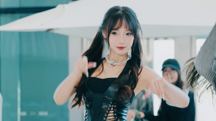 I’m totally charmed by that cute twin tails! 🔥🔥🔥