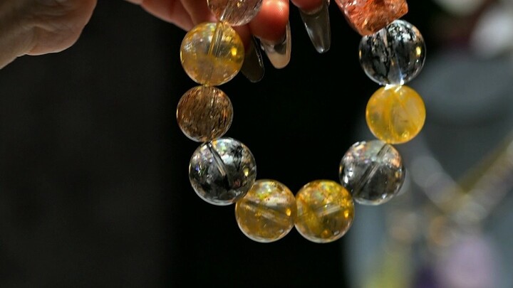 Membuat gelang kristal unik sesuai dengan berbagai konfigurasi dan kebutuhan