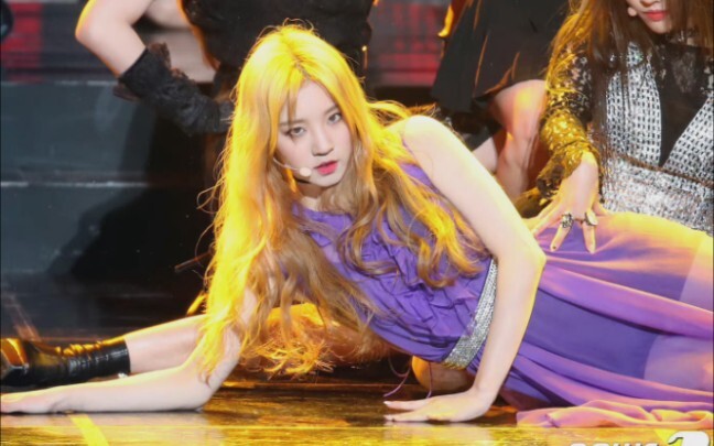 Purple Athena! Song Yuqi's "LATATA" live shot