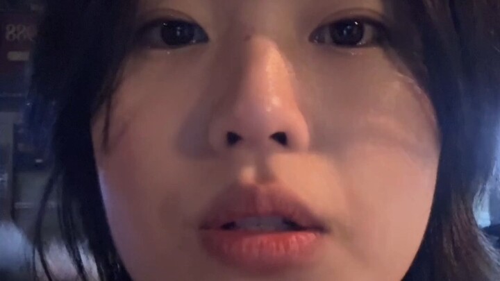 A Roundup of Things That Feel Very Flirty to Guys But Completely Normal to Girls