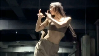 "Cry for Me" هي أغنية جميلة يمكن تصميمها في رقصة جميلة، بواسطة Meijue｜An An