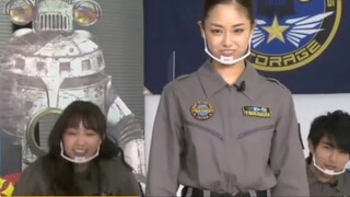 The Shekura team members and Director Taguchi drive the Dark Sublimator! Yaohui transforms into Delt