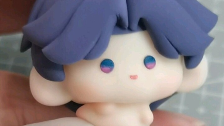 Xin cô vệ sĩ hãy nắn nhé