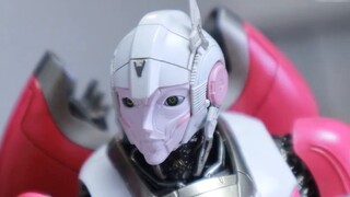 Một cô gái robot tiên tiến...[Threezero DLX Arcee]