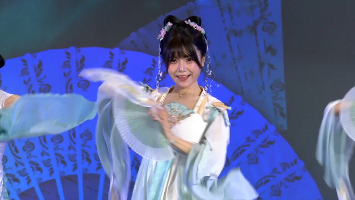 Super sweet BW "Fan Video" live shot!