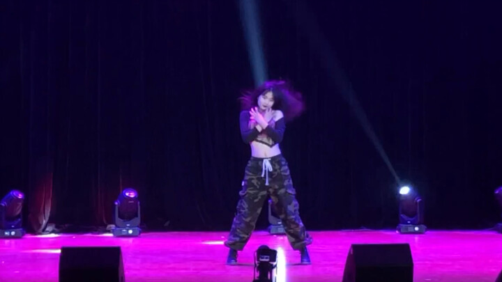 Surprise! High school students danced to Jessi's new song "Cold Blooded"