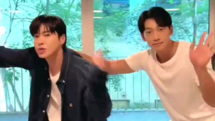 Tantangan "Vuja De" Jung Yunho & Rain antara dua raja tari, raja di atas raja!!