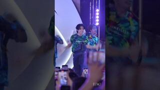 BUS Peemwasu - ฟีลลิ่งแบบว่าอู้วว! @ THAICONIC Songkran Celebration, ICONSIAM [Fancam 4K 60p] 240415