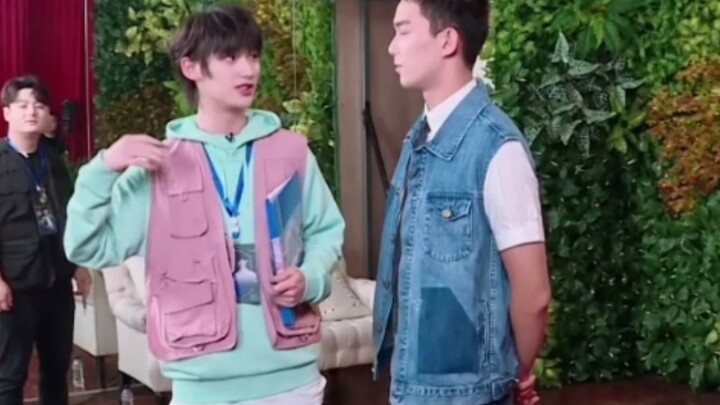 [Wu Lei x Ding Chengxin] Saat itu, saya merasa ingin menyentuh ikan