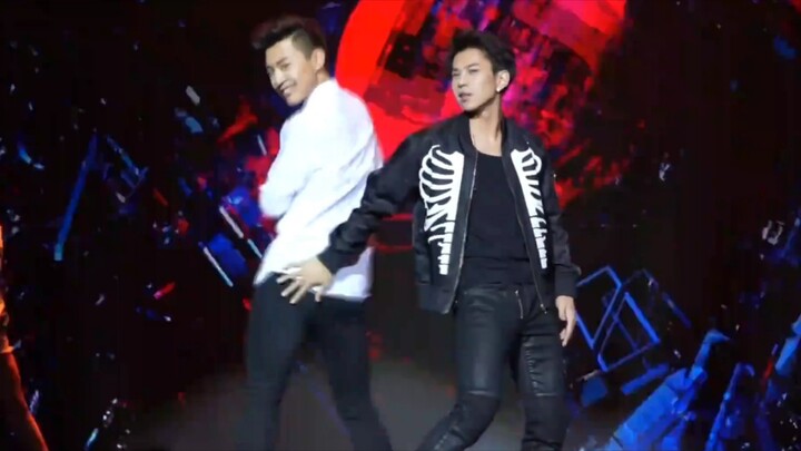 【تشينغ يو】 نسخة يو تشينغ من صانع المتاعب، وانغ تشينغ ترقص بخطوات أنثوية مثيرة ومليئة بالجاذبية