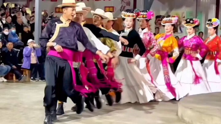 泸沽湖摩梭小伙的甲挫舞又来了！气质稳稳拿捏到位了！