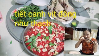 thôn nữ miền bắc đánh tiết canh vịt đông như thạch.