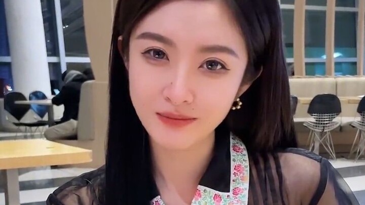 Yang satu yakin nggak bakal pergi, yang satu yakin bakal nahan.